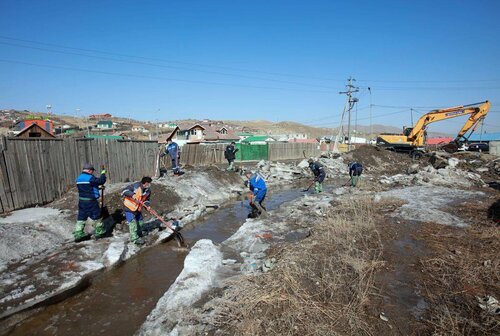 Нүхэн жорлон шар усны үерт автаж, халдварт өвчин тархаж эхэллээ